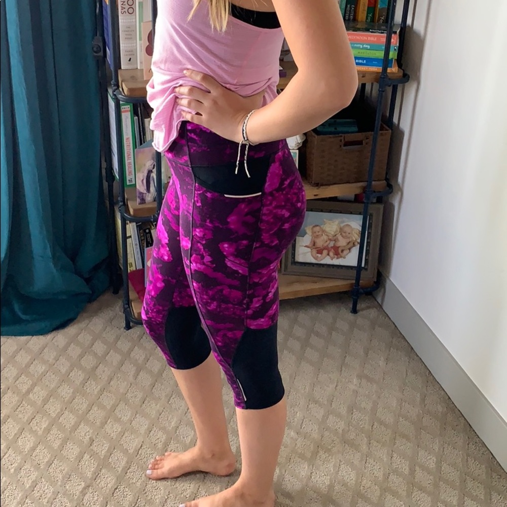 Athleta Crop runner/yoga leggings